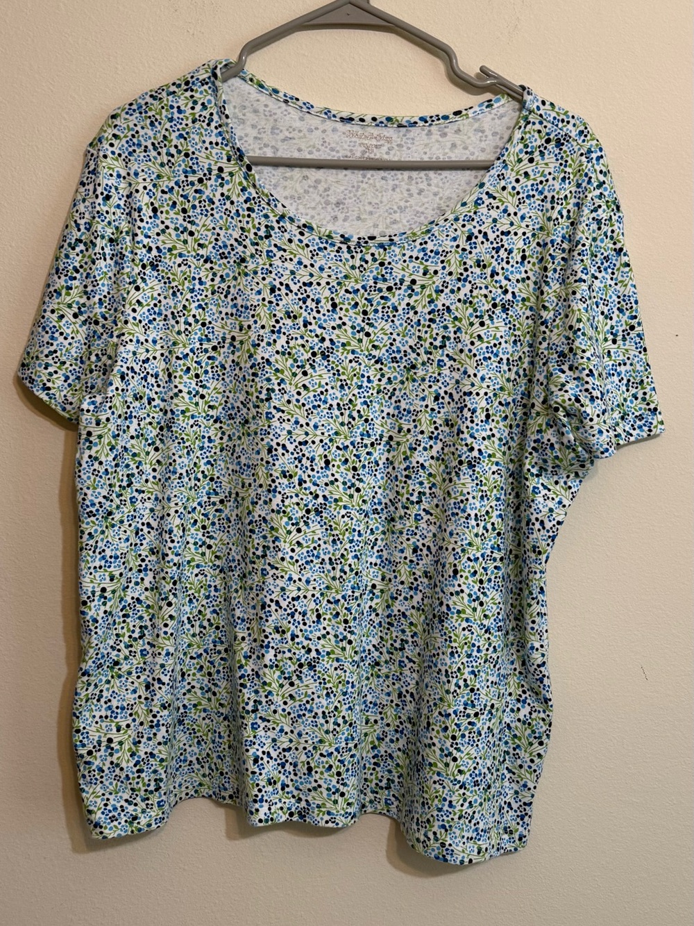 White Stag Floral Scoop Neck Short Sleeve Top in White and Blue 2X